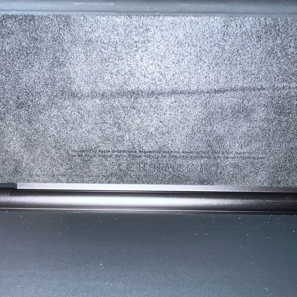 Magic Apple keyboard 12”